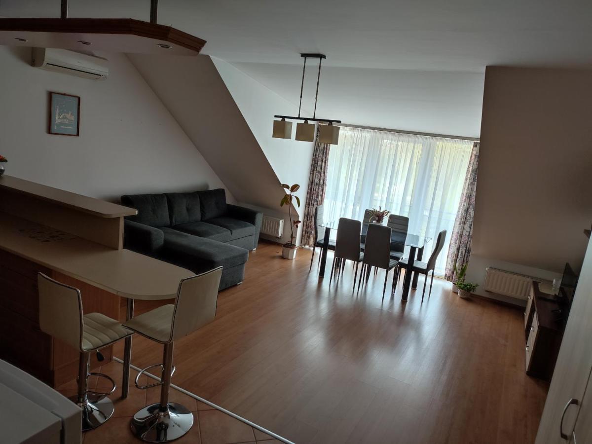 Larix Apartman Sárvár Екстериор снимка