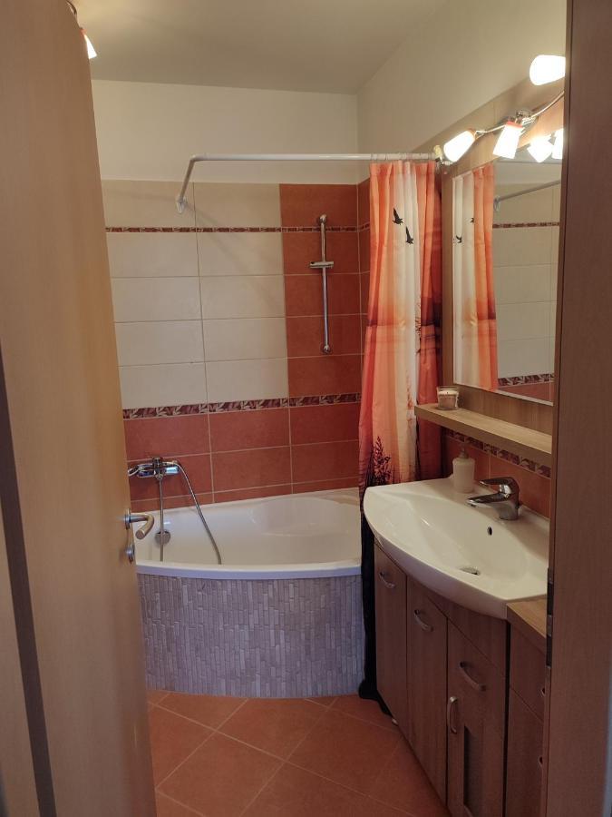 Larix Apartman Sárvár Екстериор снимка